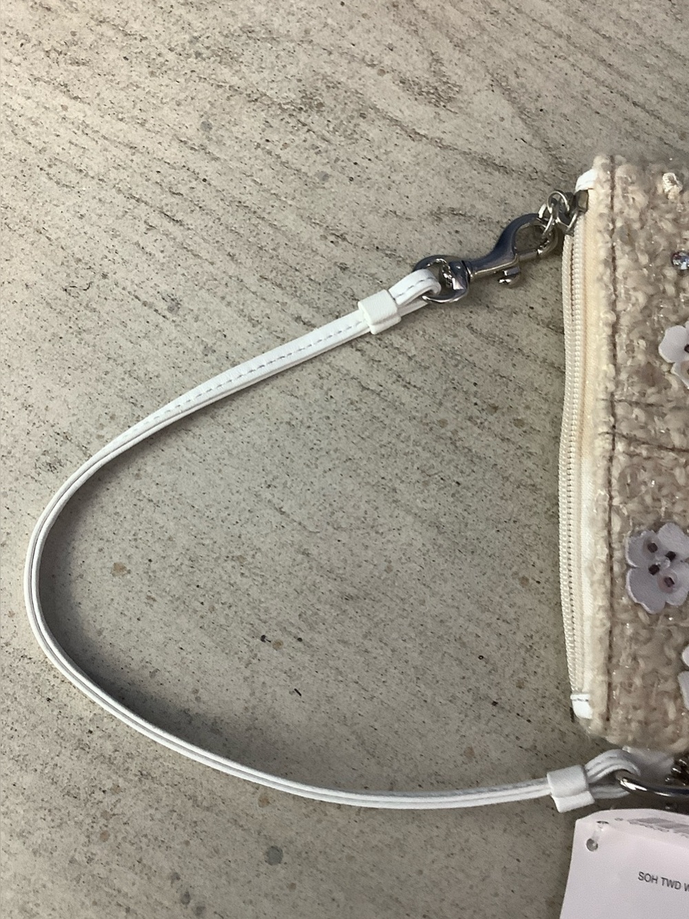 NWT RARE Coach Ivory Wool Floral 3D Appliqué Wristlet with Metallic Accents - Picture 5 of 12